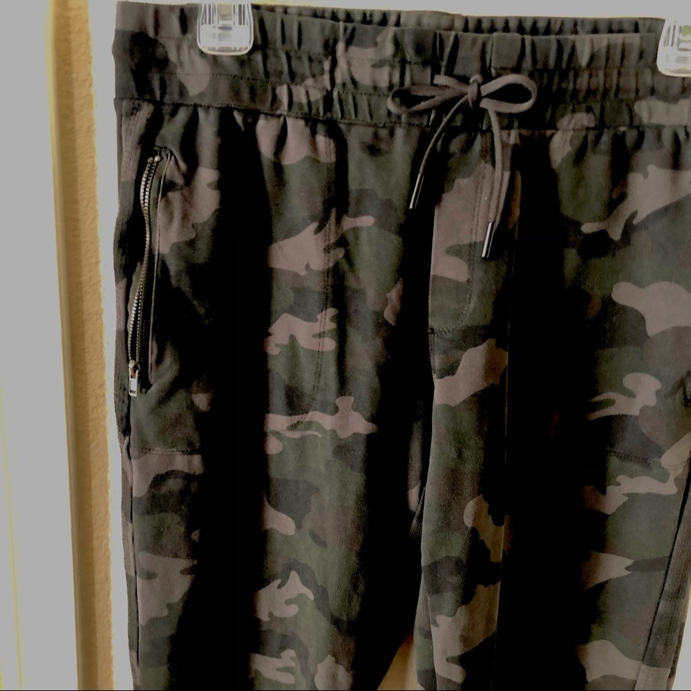 90 Degree by Relex Camo Jogger Pants Workout Camouflage Small Greens Gray - Picture 9 of 9